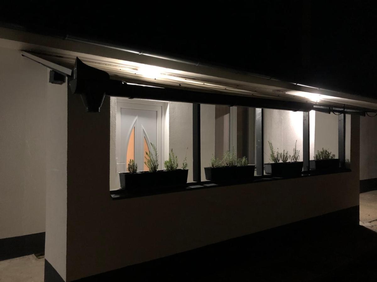 Lavender Garden Apartment Дебрецен Екстериор снимка