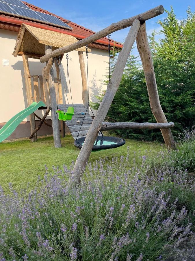 Lavender Garden Apartment Дебрецен Екстериор снимка
